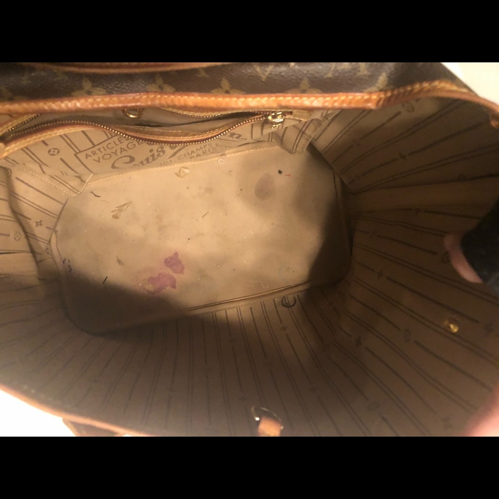 Louis Vuitton Neverfull MM - Picture 6 of 8